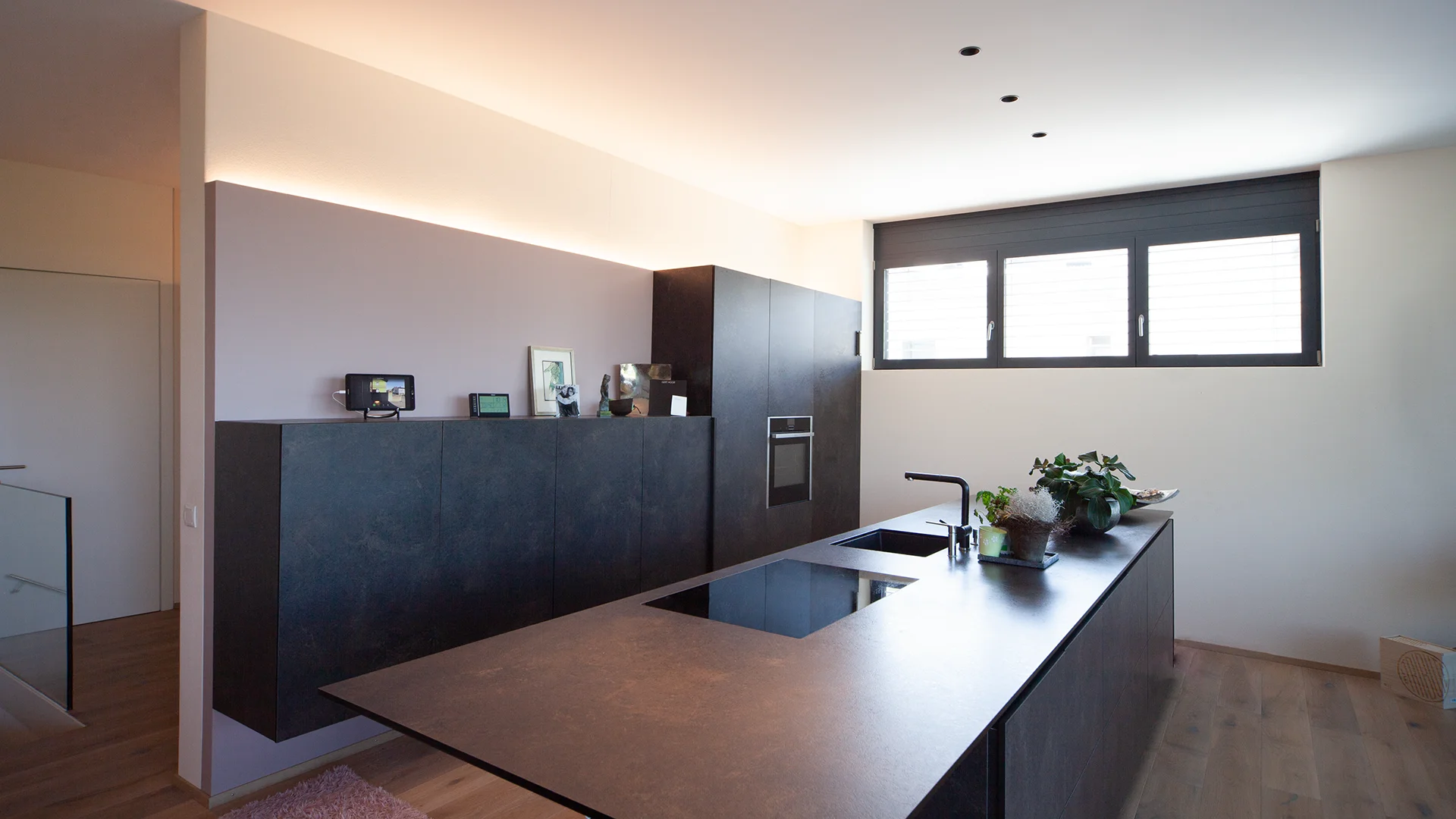 Küchenbeleuchtung, indirekte Beleuchtung und Spots in der Küche