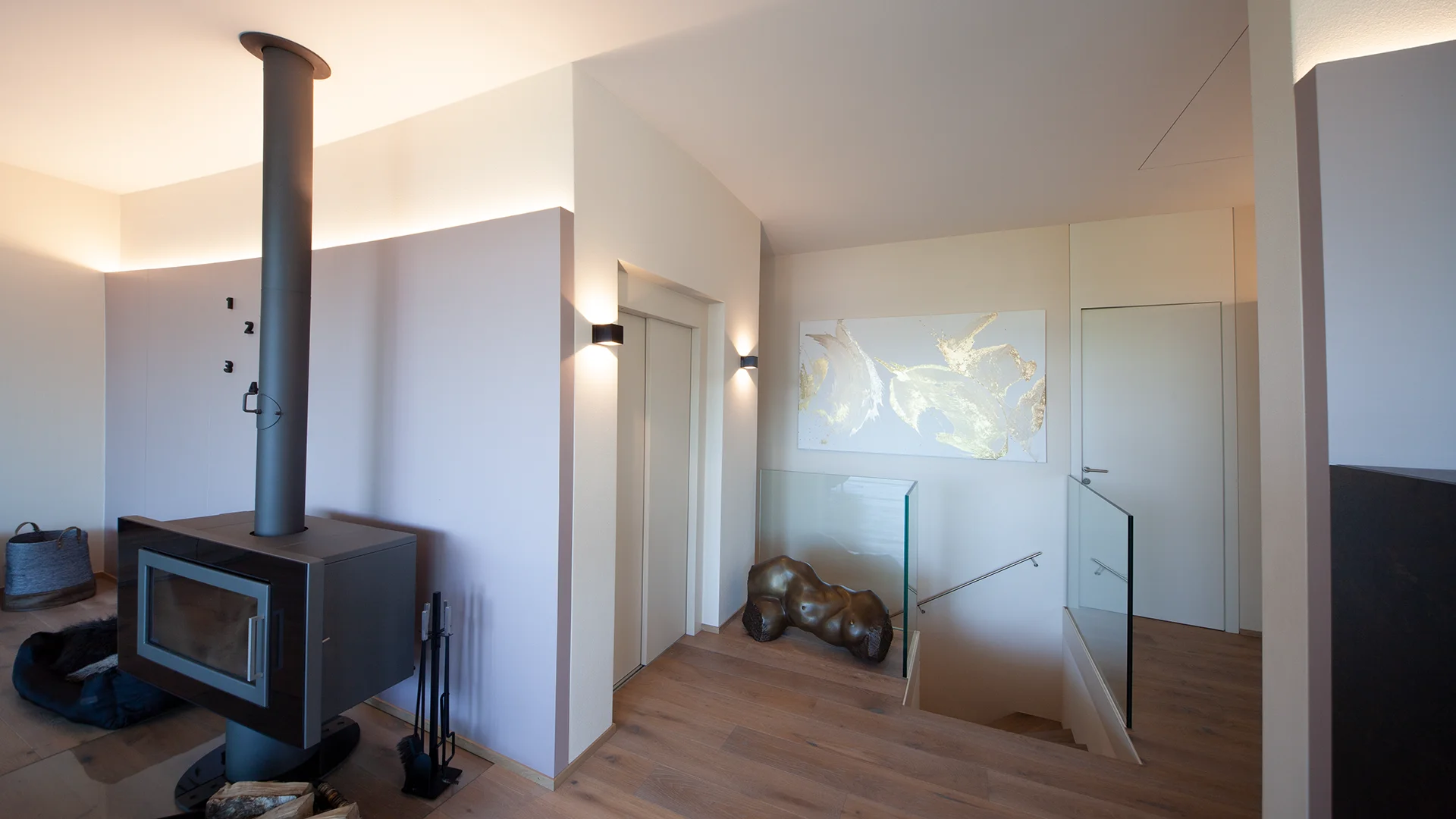 Indirekte Beleuchtung im Wohnraum mit Wandstrahlern