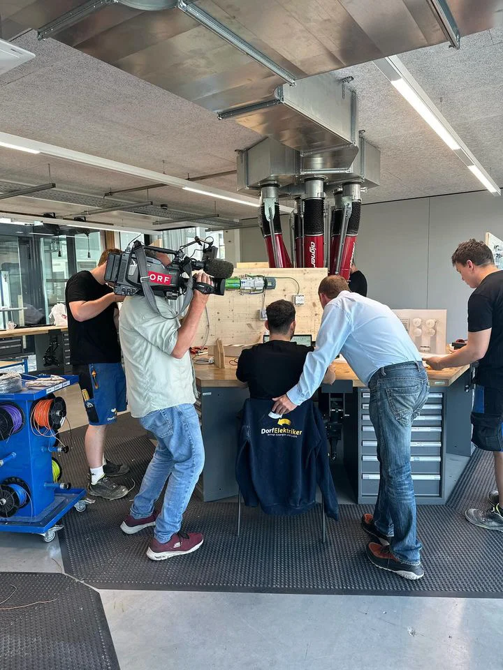 In der Lernwerkstatt, Ausbildung beim Dorfelektriker, ORF zu Besuch