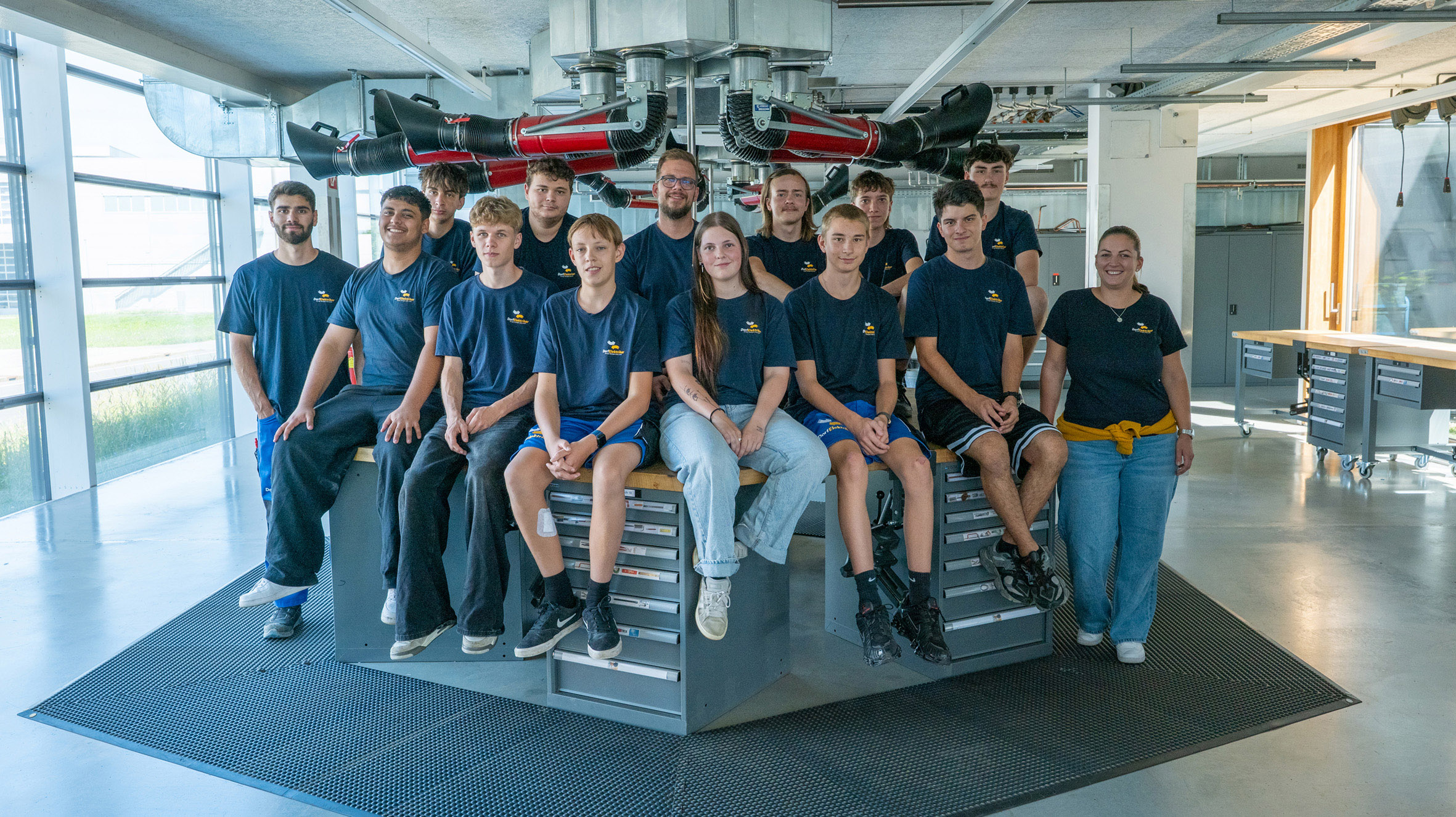 Gruppenfoto Lehrlinge Dorfelektriker 2026