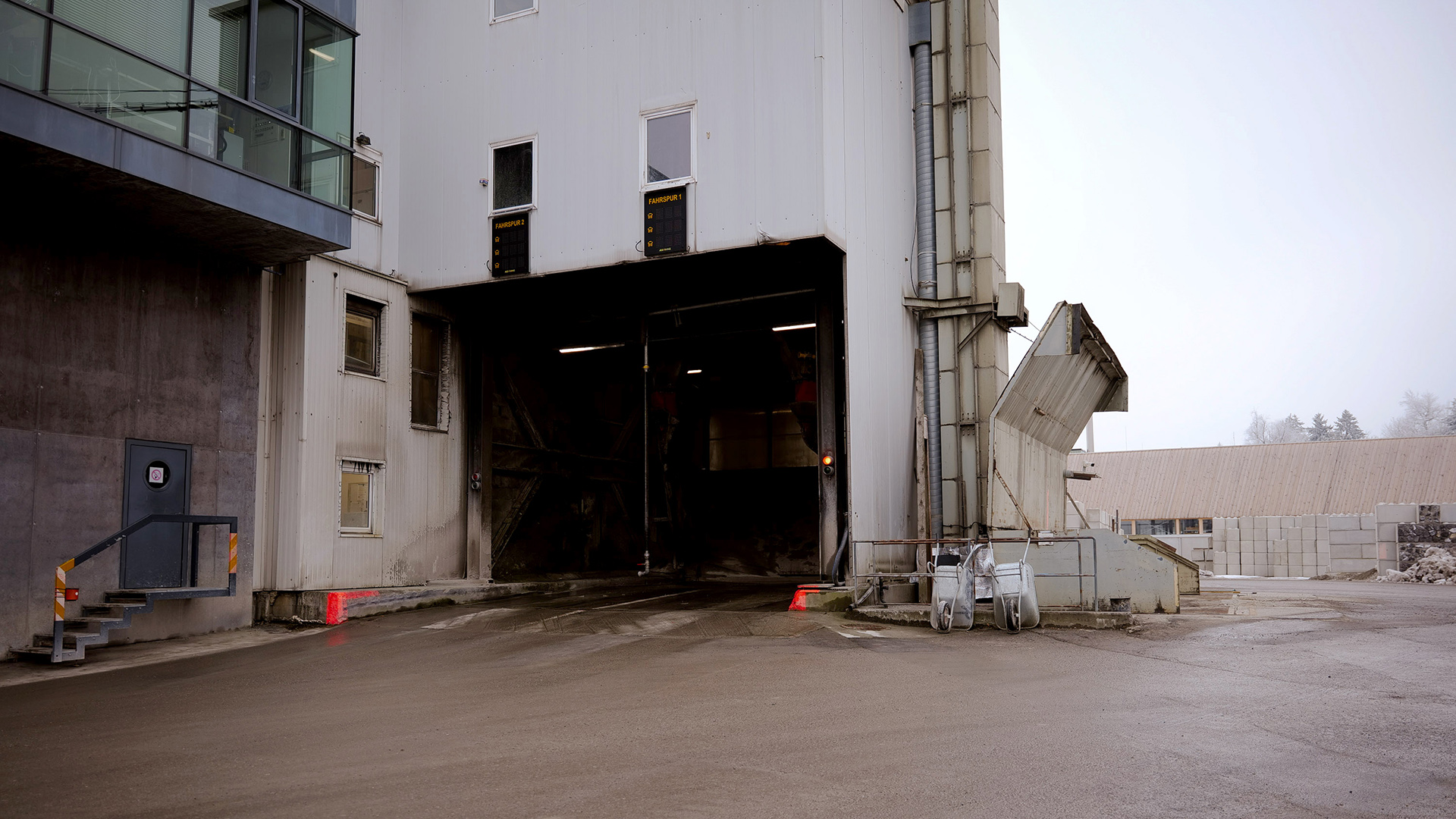 Neuer Steuerungskasten für die Mischanlage bei Normbeton in Koblach