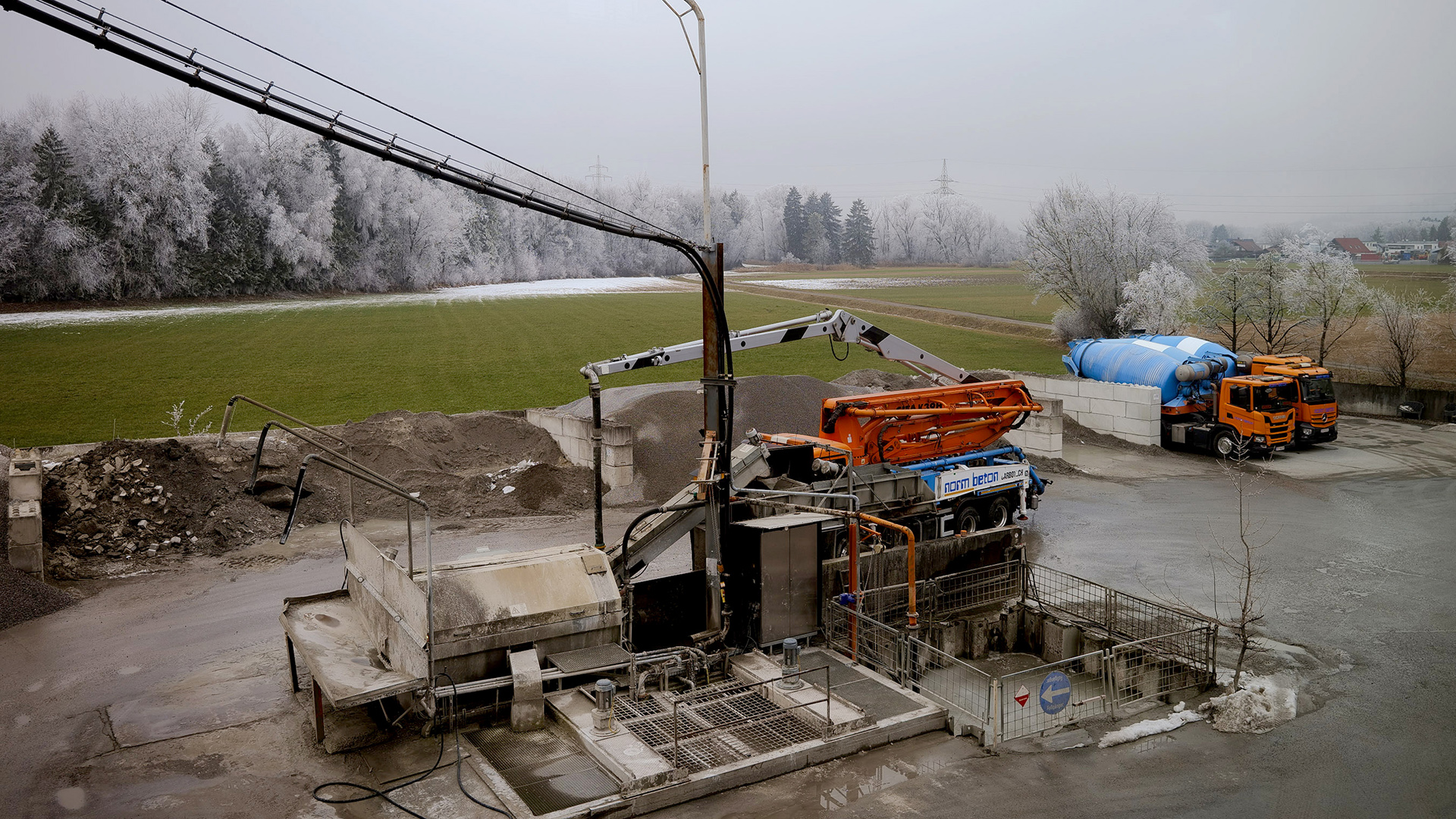 Normbeton Außenansicht, neue Steuerung für Mischanlage