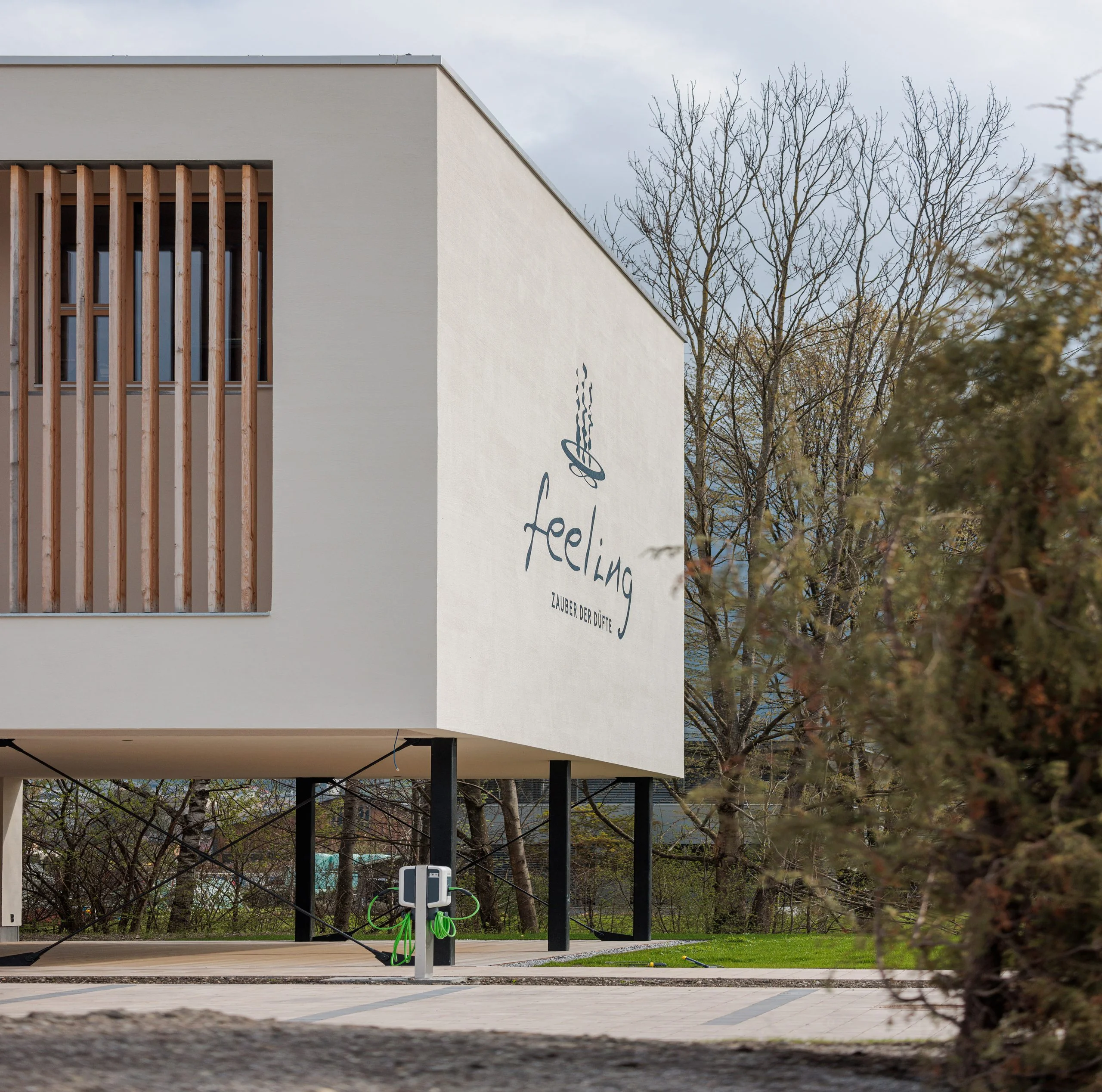 Feeling Satteins, Beleuchtungskonzept Gewerbebetrieb, Wallbox für E-Autos