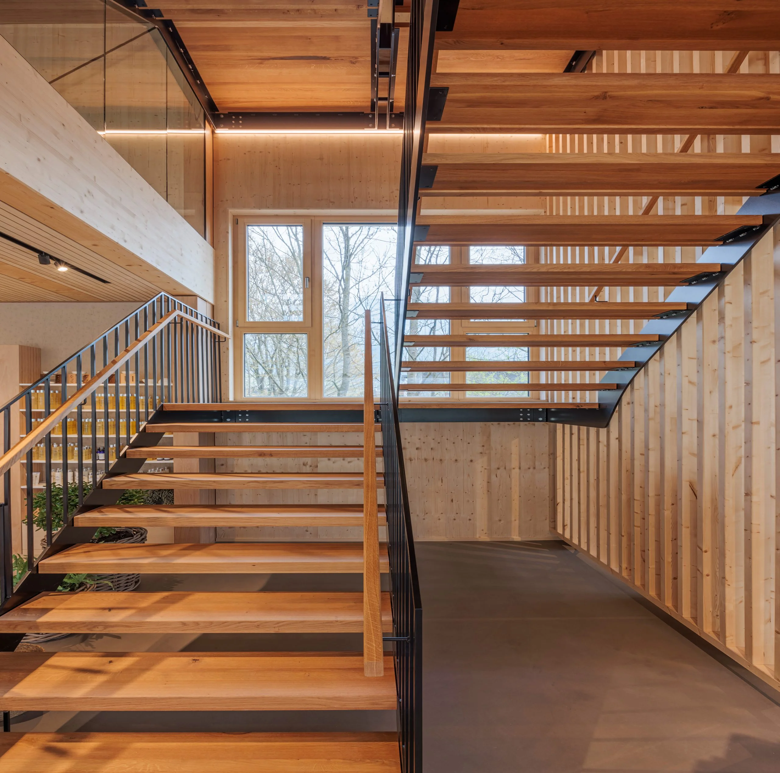 Feeling Satteins, Lichtkonzept Büro , Beleuchtungskonzept Gewerbebetrieb, indirekte Beleuchtung Stiegenhaus