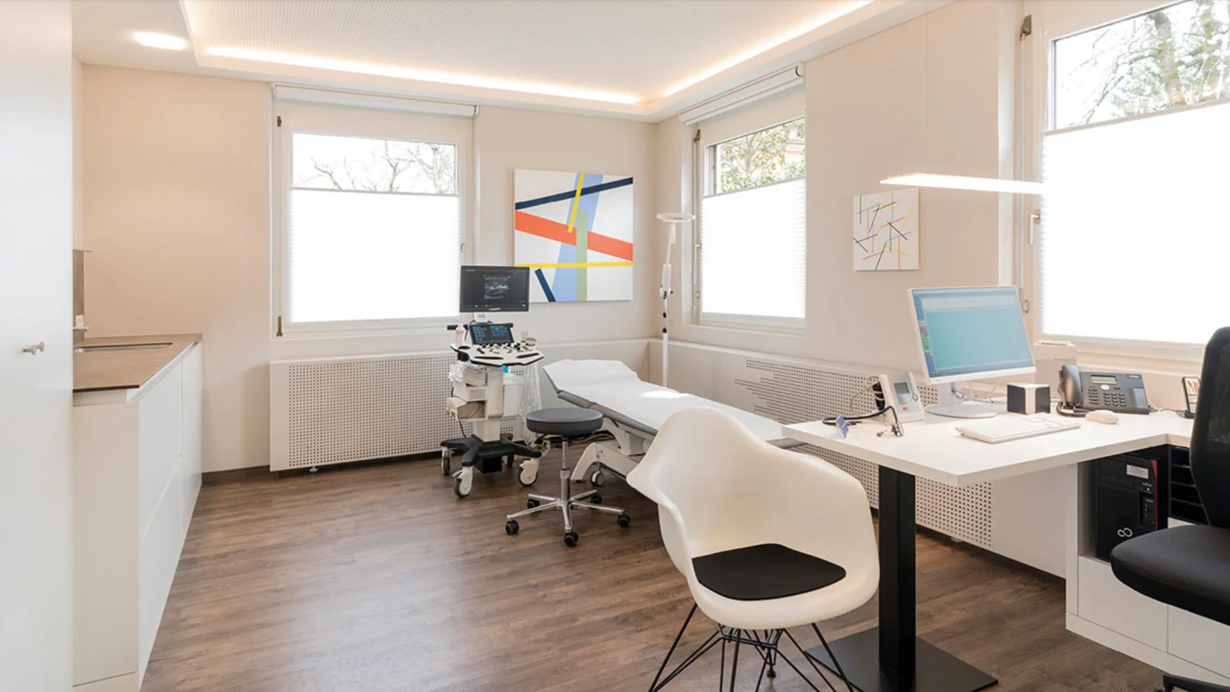 Dr. Dustin Schramm, Beleuchtung Ordination