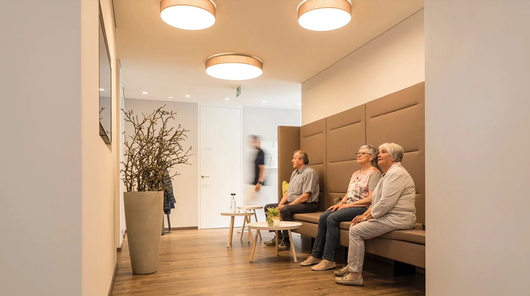 Dr. Dustin Schramm, Beleuchtung Arztpraxis Warteraum