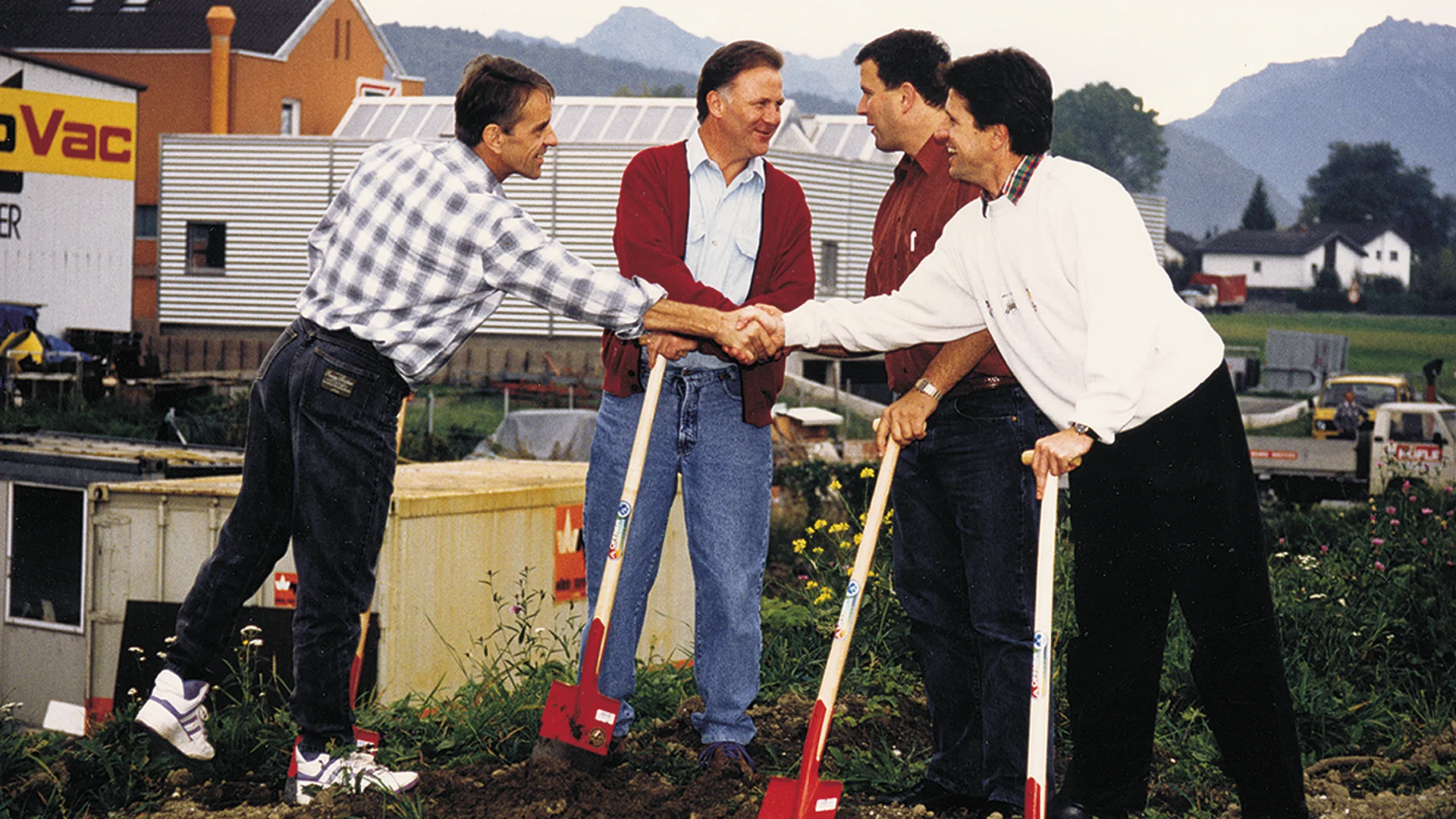 Geschichte Spatenstich Betriebsgebäude