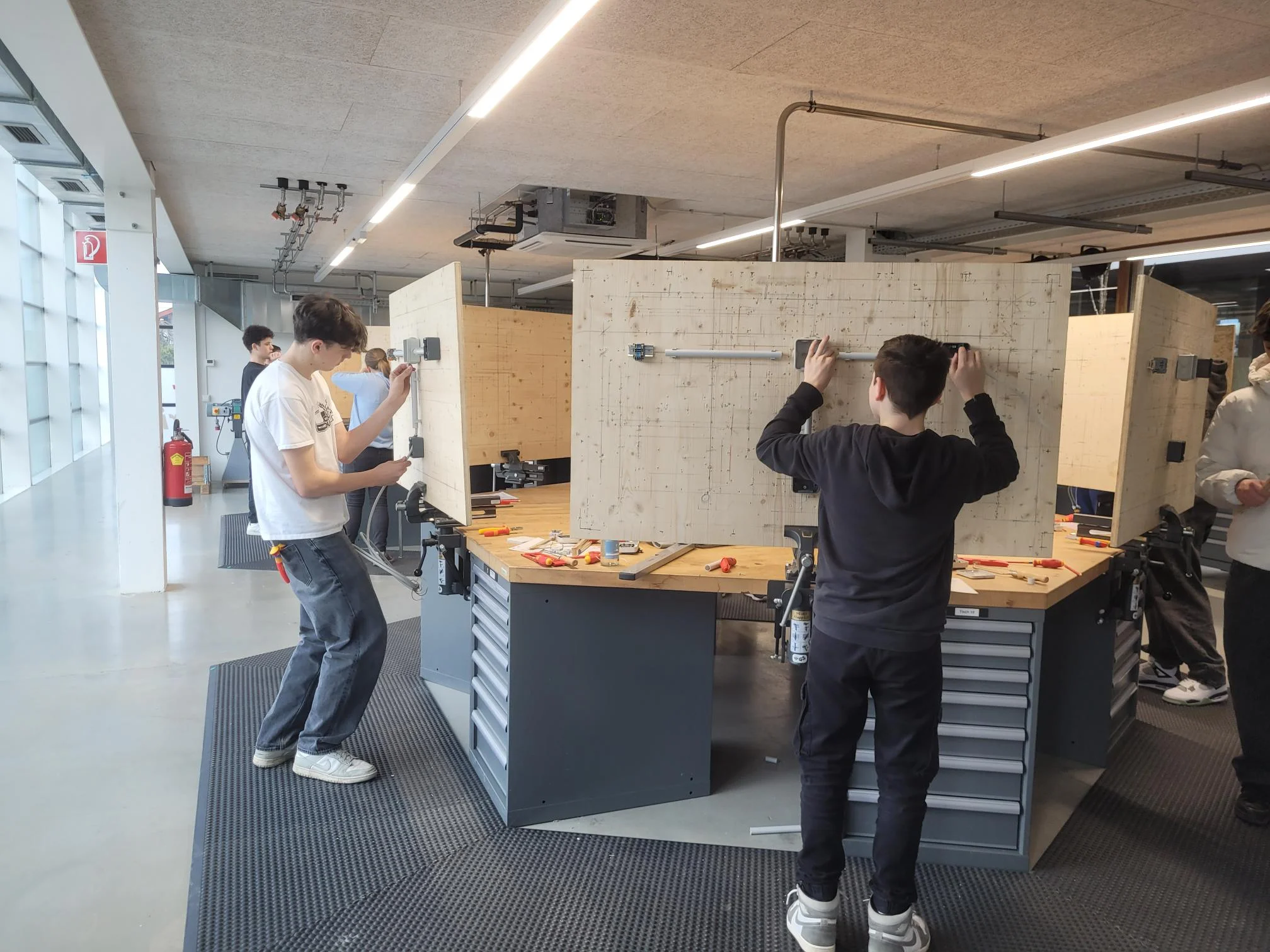 In der Lernwerkstatt Dorfelektriker