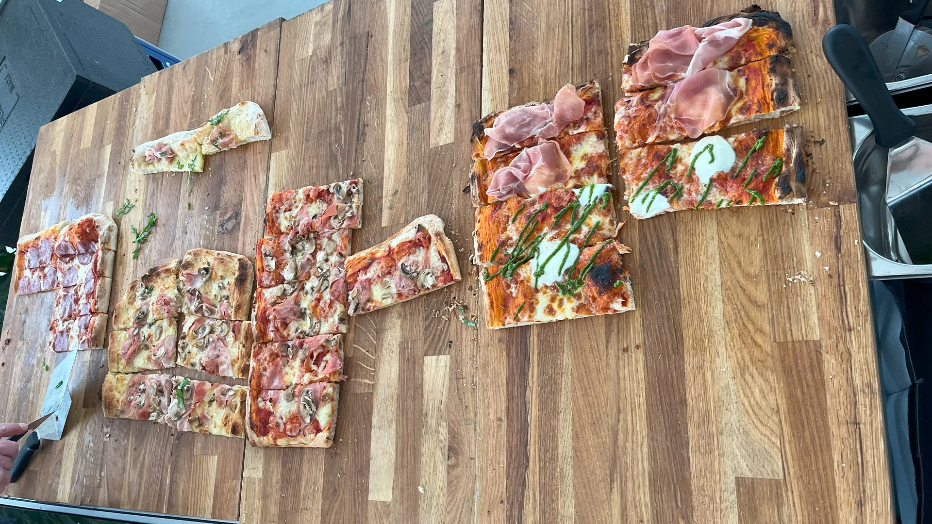 Mahlzeit im Glashaus, Pizza von Magari