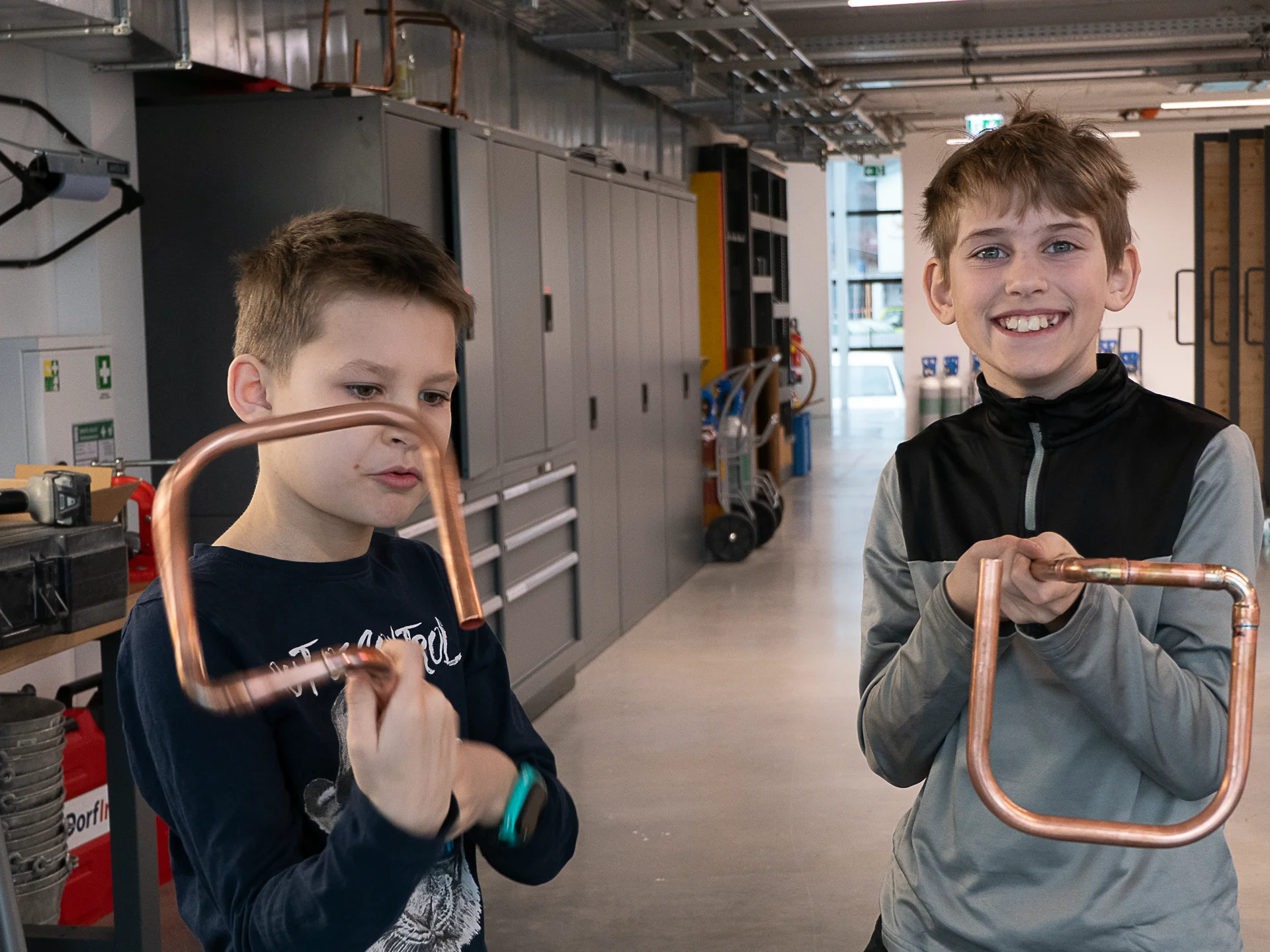 Schaffartag beim Dorfelektriker und Dorfinstallateur im Glashaus in der Lernwerkstatt