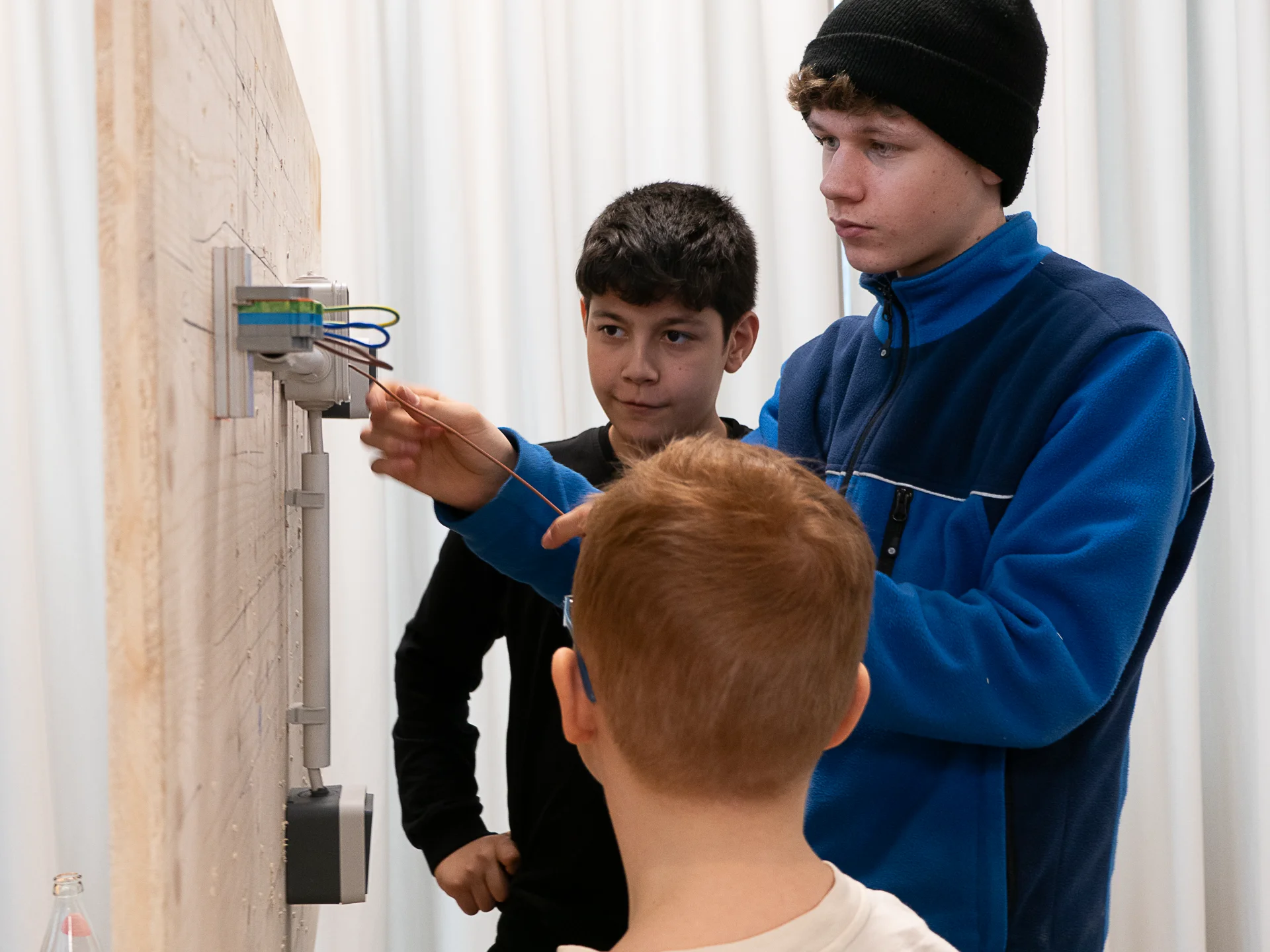 Schaffartag beim Dorfelektriker in der Lernwerkstatt