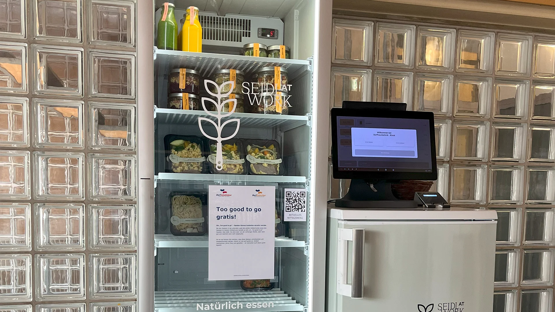 Seidl Catering Kühlschrank mit Essen zum Aufwärmen beim Dorfelektriker