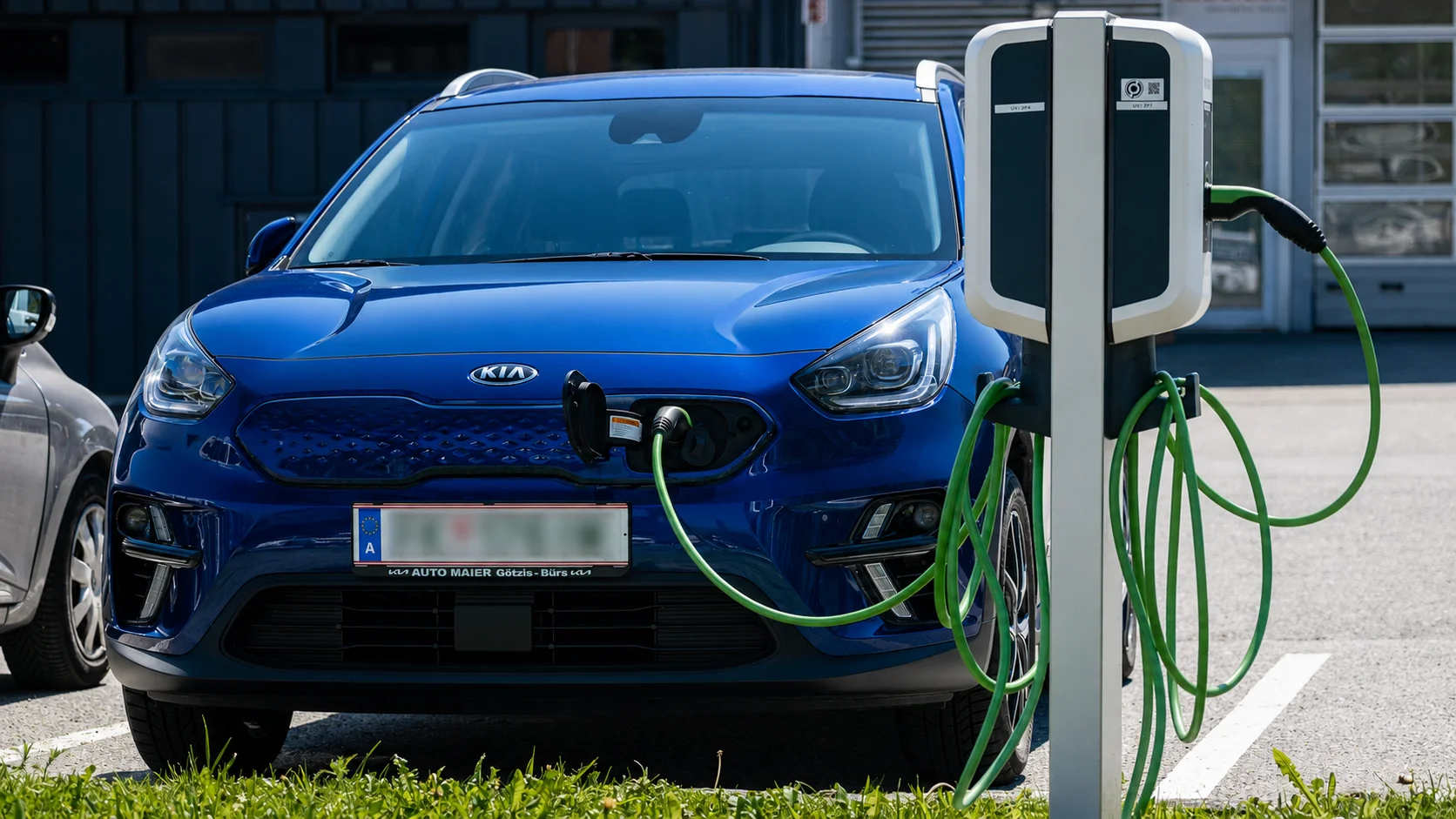 Stauzone E-Mobilität, 8 Ladestationen